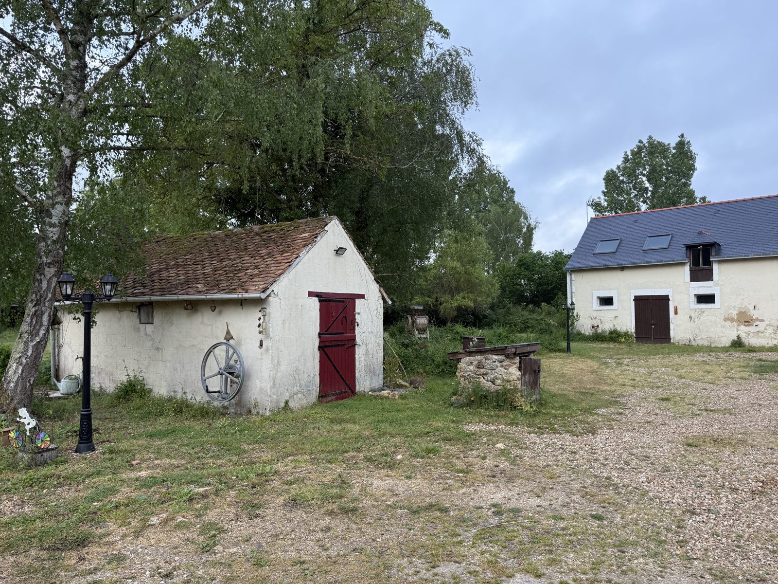 Vue extérieure de la ferme angevine à la campagne en Anjou