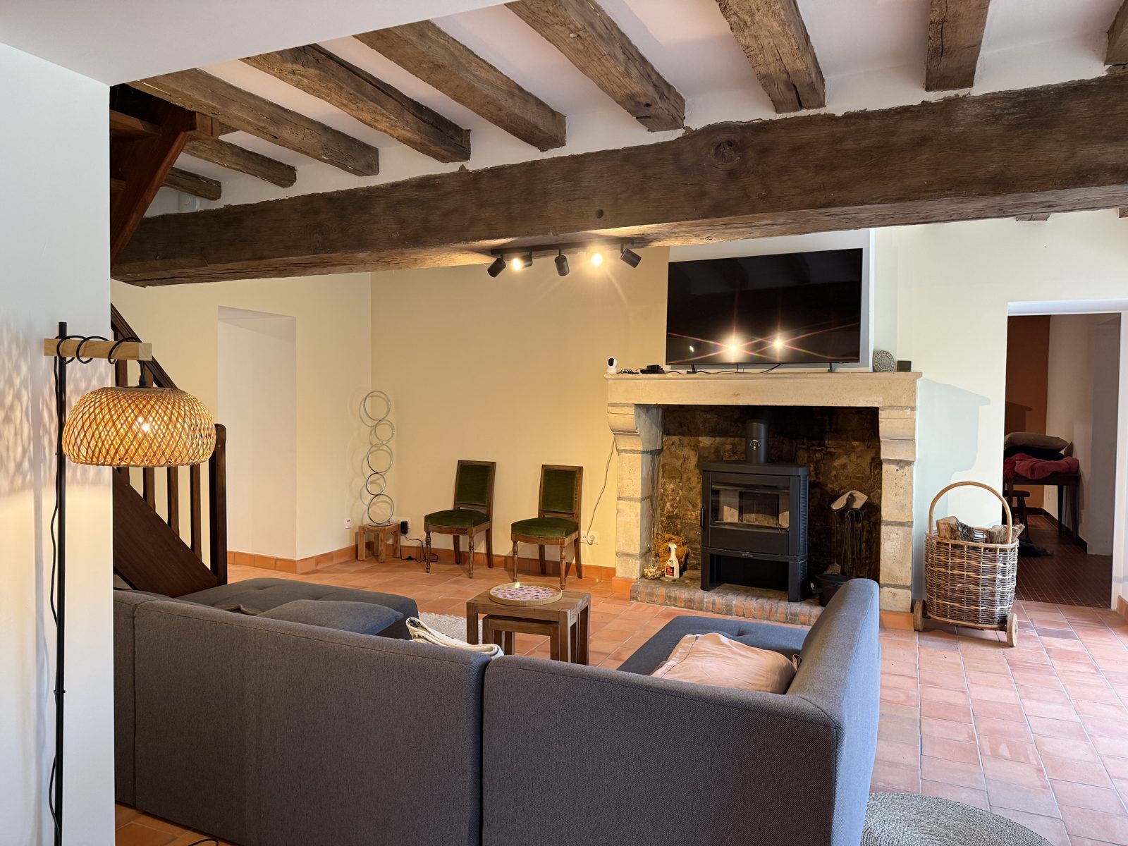 Salon et salle à manger du gîte en Anjou